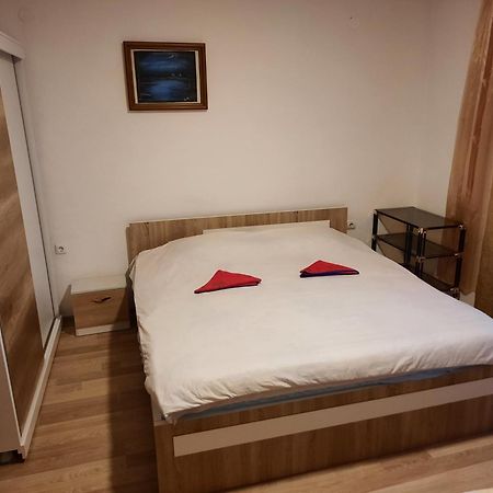 Travel Hostel - 400M From Bus Station Печ Екстериор снимка