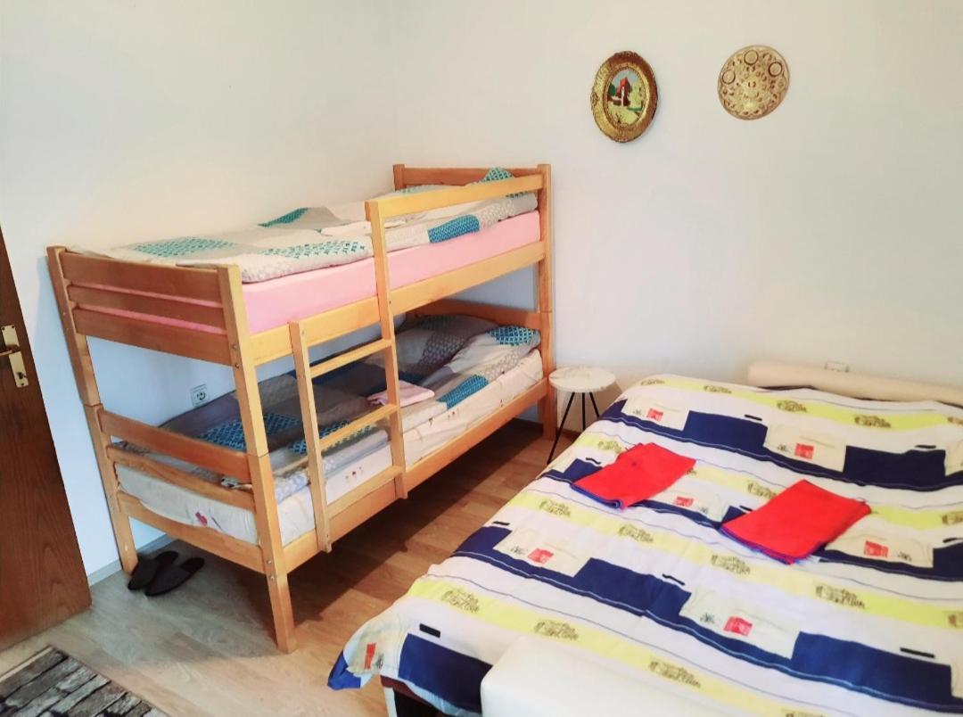 Travel Hostel - 400M From Bus Station Печ Екстериор снимка